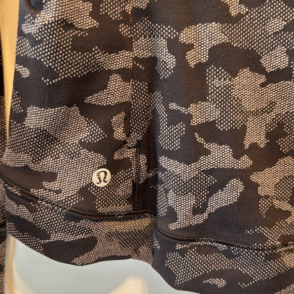 Lululemon Close to Crossing LS Rulu - Heritage Camo Jaquard Black Lunar Rock - Picture 3 of 6